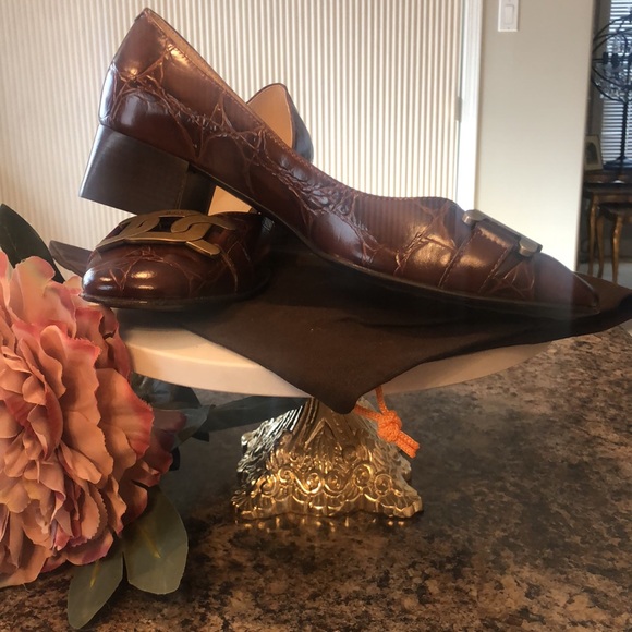 Tods Embossed Alligator Block Heel Kate Pumps - Picture 16 of 16